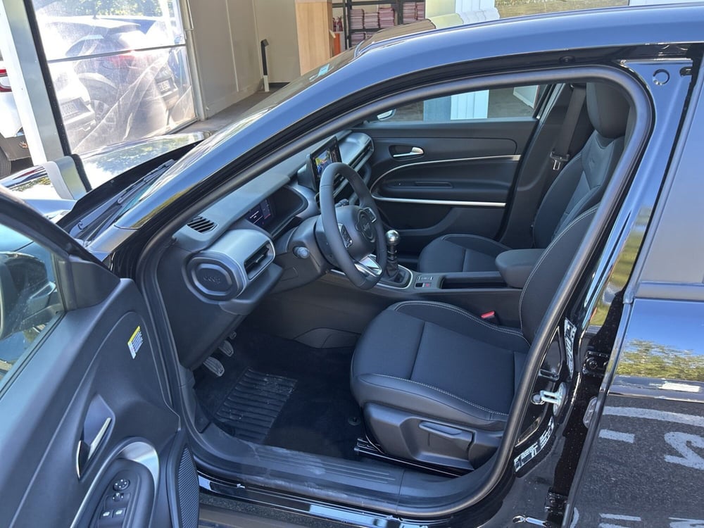 Jeep Avenger nuova a Roma (13)