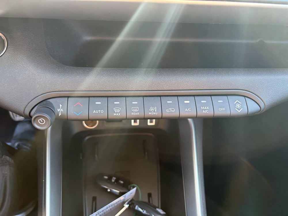 Jeep Avenger nuova a Roma (18)