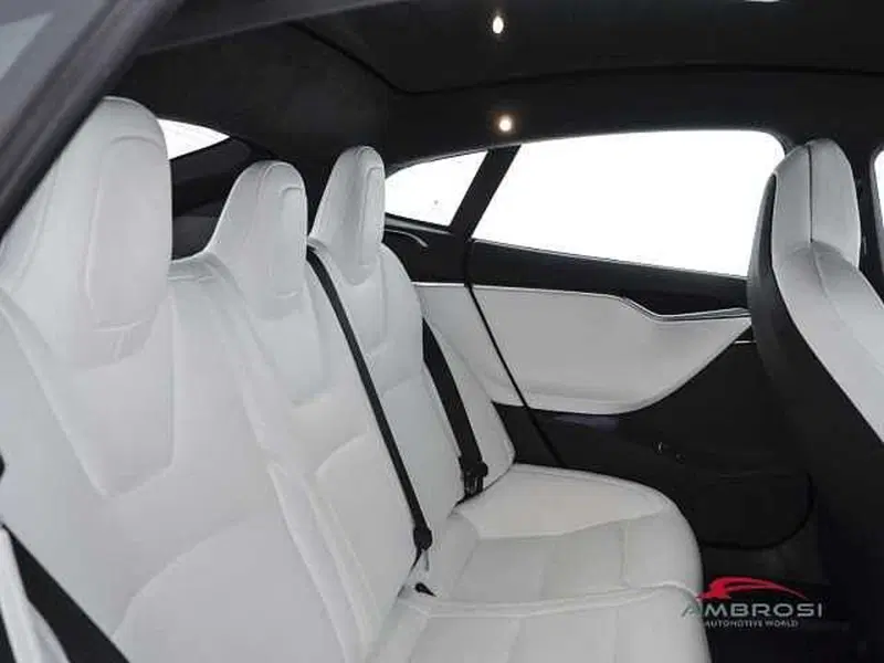Tesla Model S usata a Perugia (11)