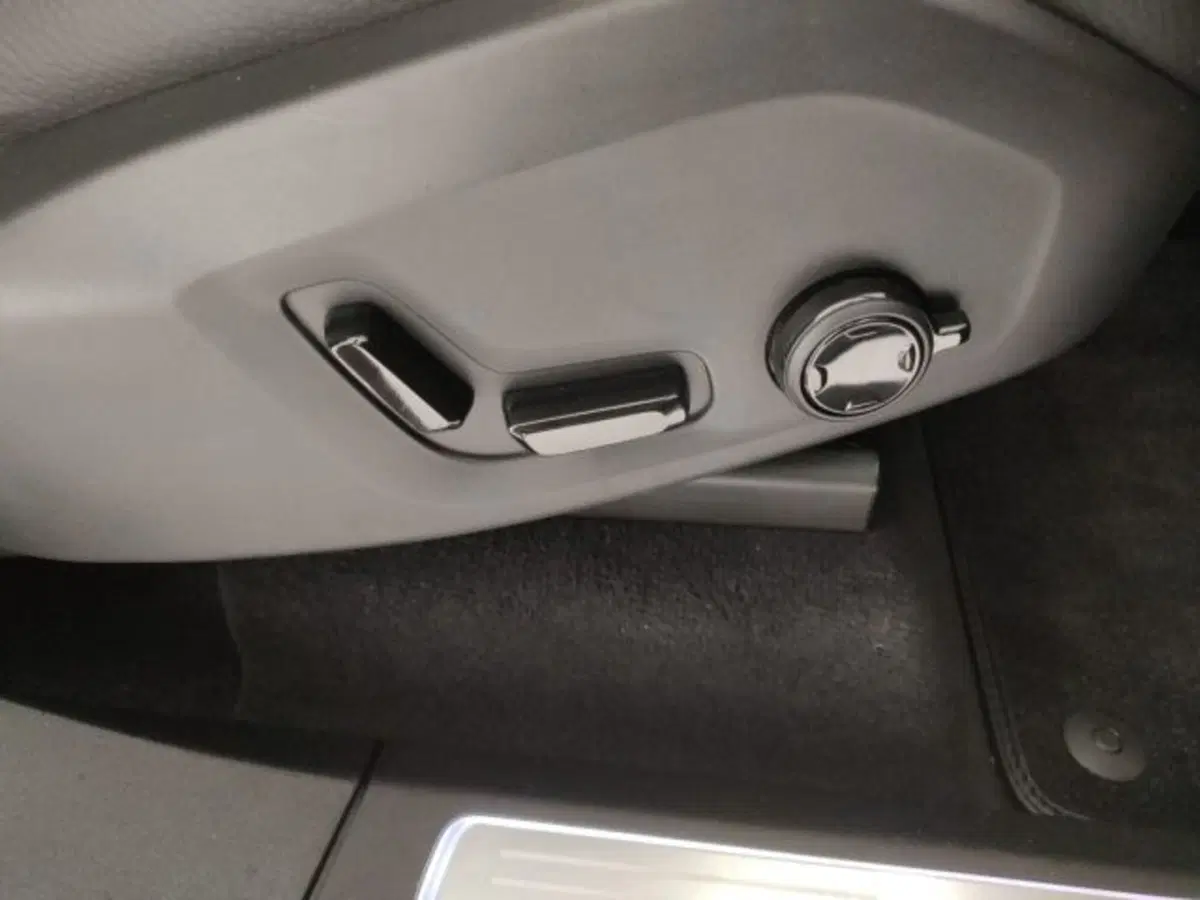 Volvo XC90 nuova a Modena (19)