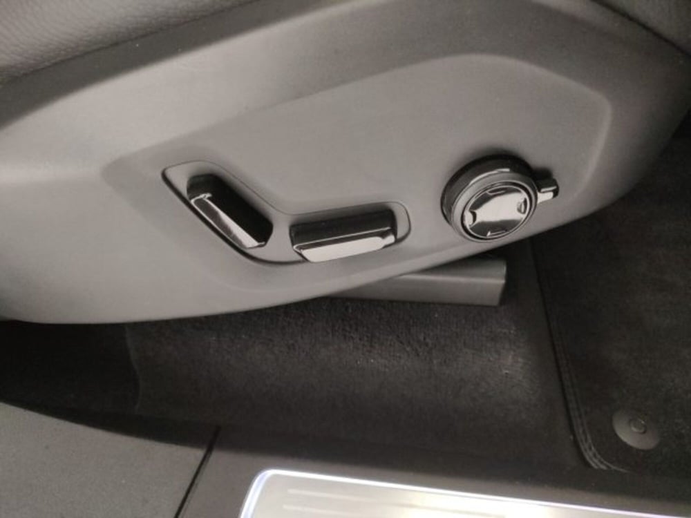 Volvo XC90 nuova a Modena (19)