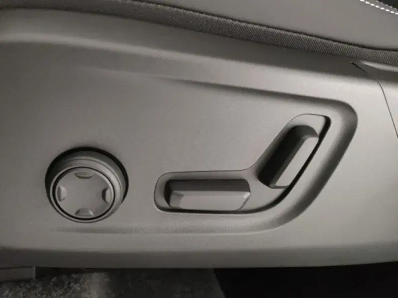Volvo XC40 nuova a Modena (19)