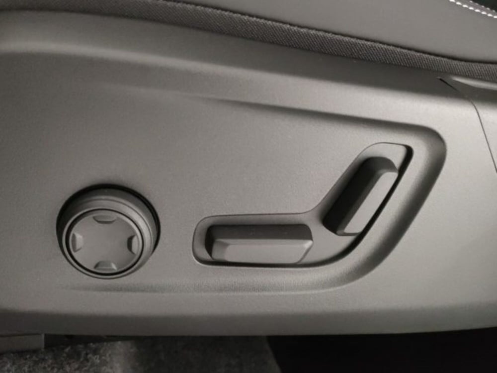 Volvo XC40 nuova a Modena (19)