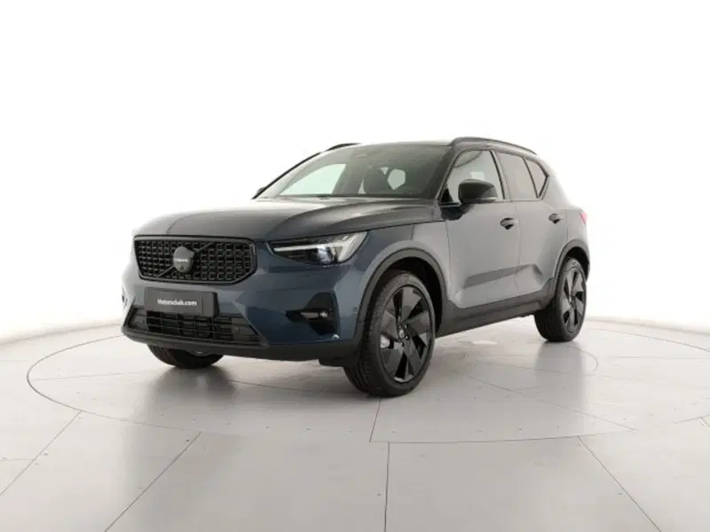 Volvo XC40 nuova a Modena (2)