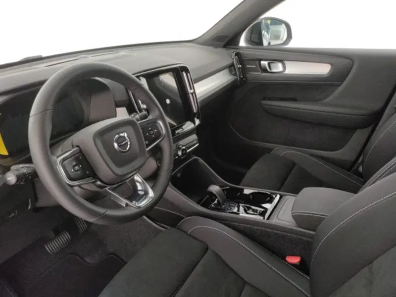 Volvo XC40 nuova a Modena (8)