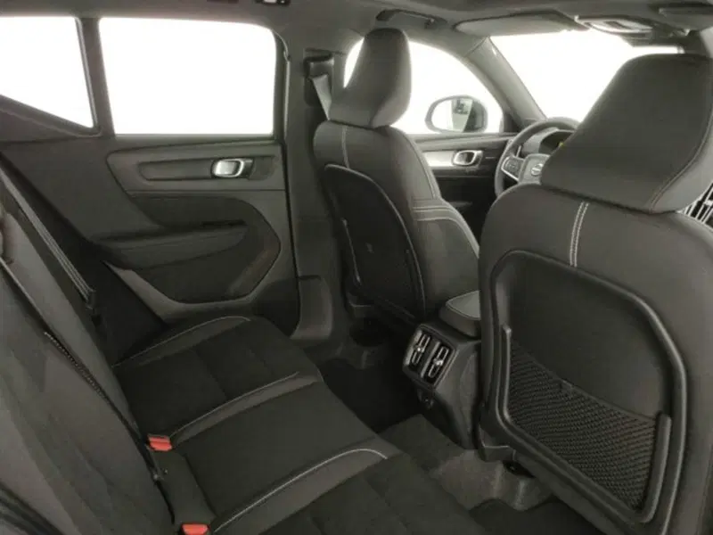 Volvo XC40 nuova a Modena (9)