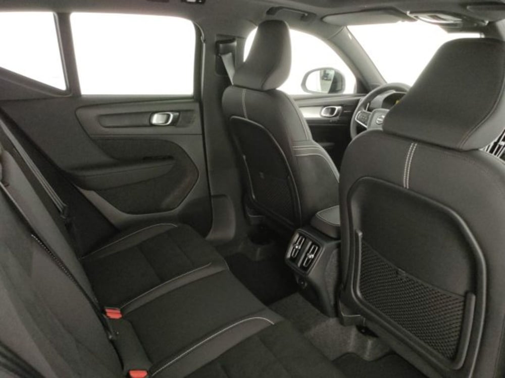 Volvo XC40 nuova a Modena (9)