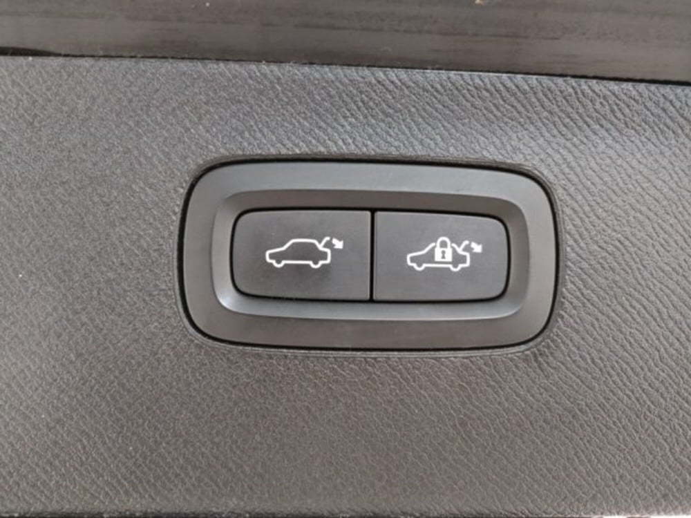Volvo XC90 usata a Modena (9)