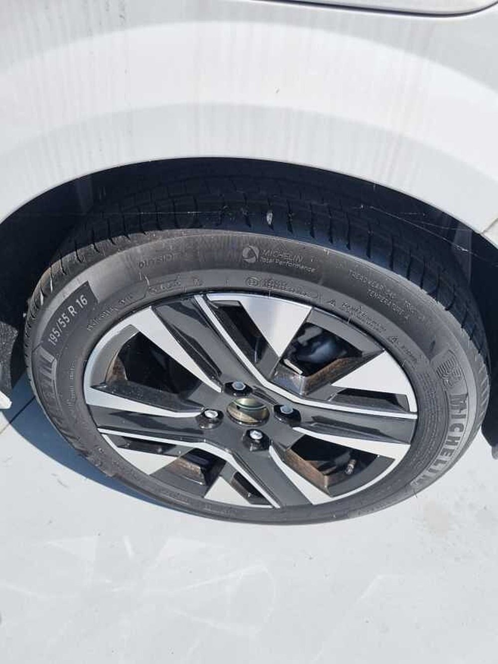 Peugeot 208 nuova a Varese (5)