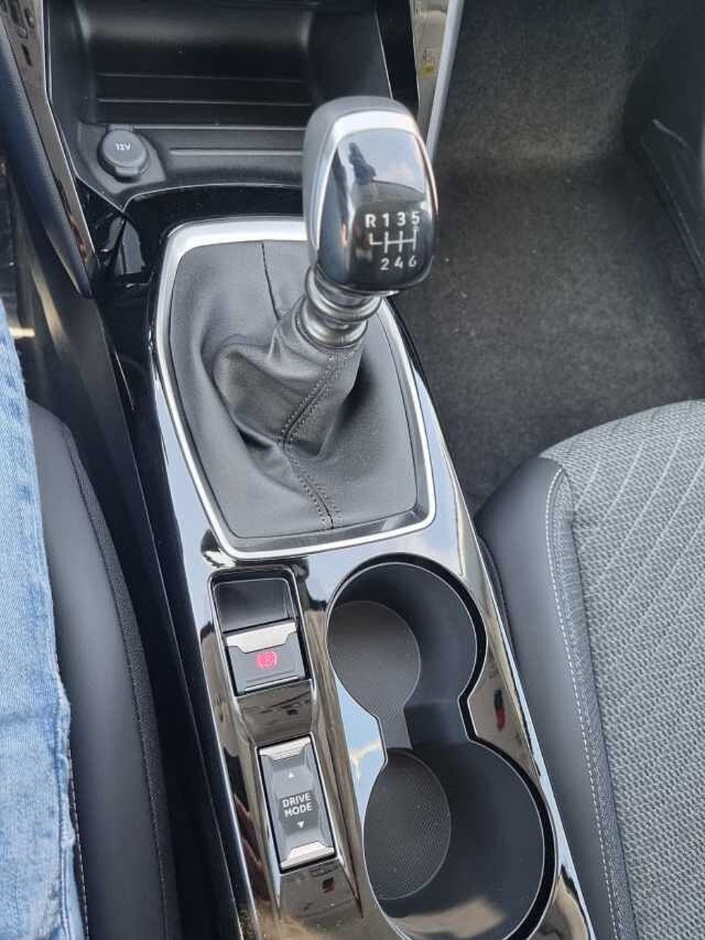 Peugeot 208 nuova a Varese (8)