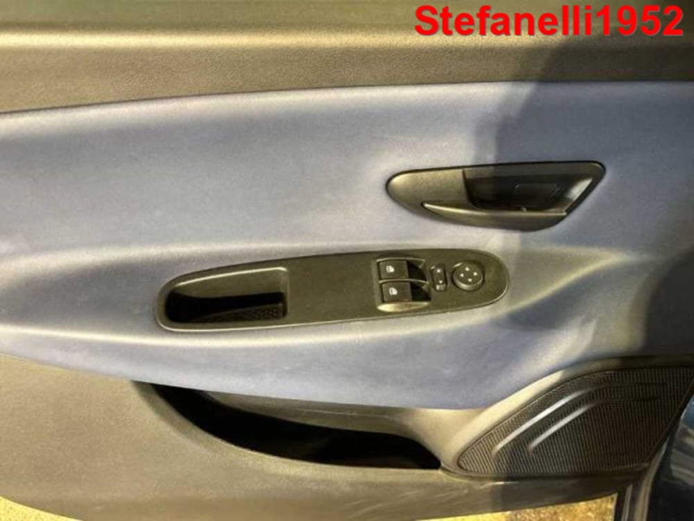 Lancia Ypsilon usata a Bologna (10)