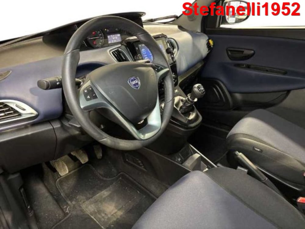 Lancia Ypsilon usata a Bologna (11)
