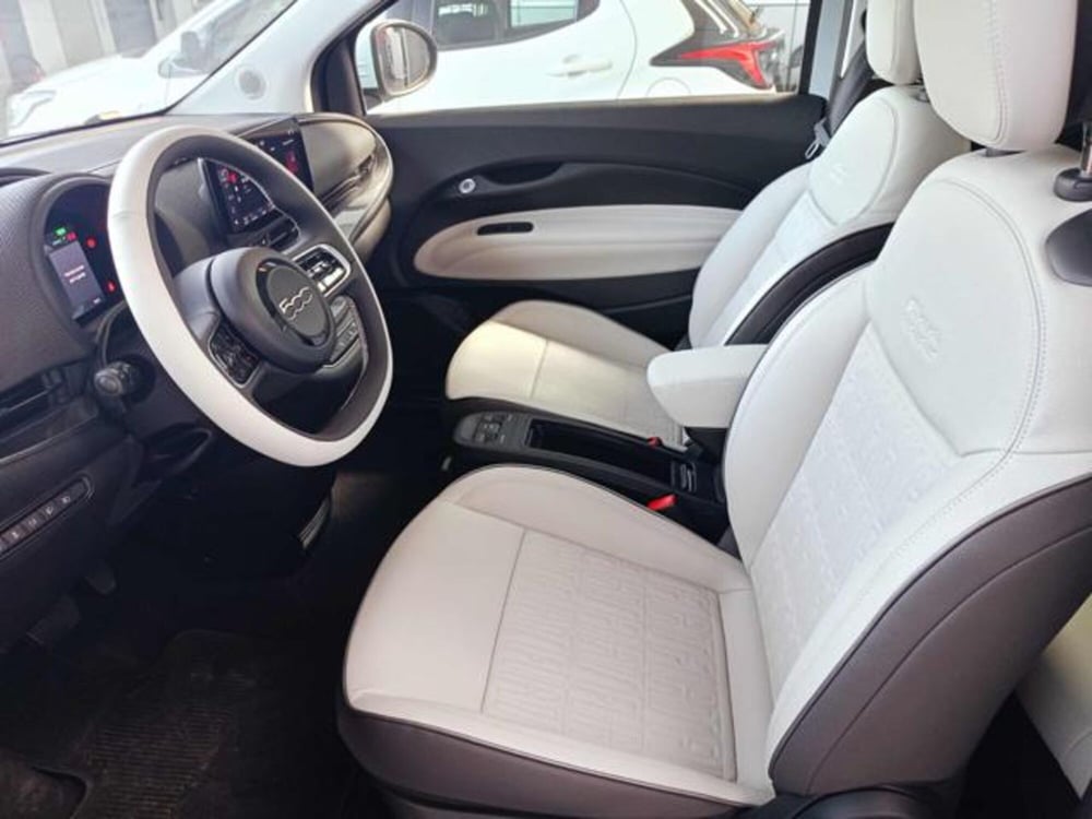 Fiat 500e nuova a Vercelli (14)