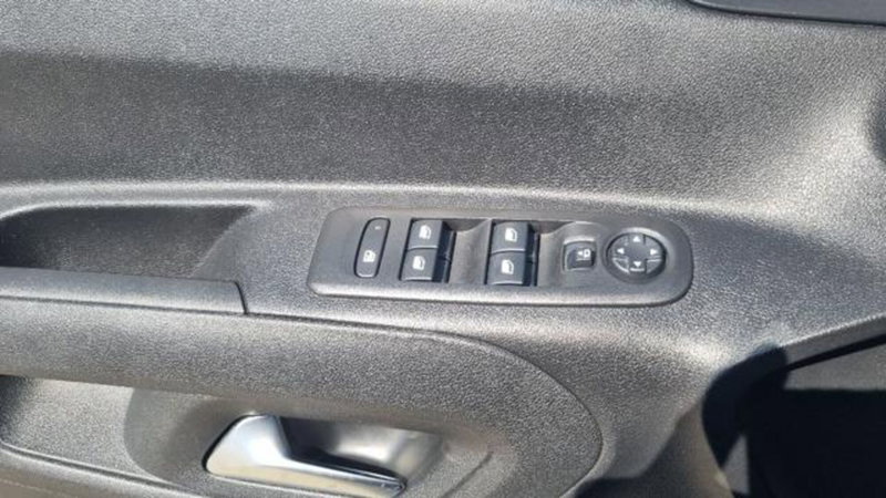 Opel Combo Life usata a Savona (11)