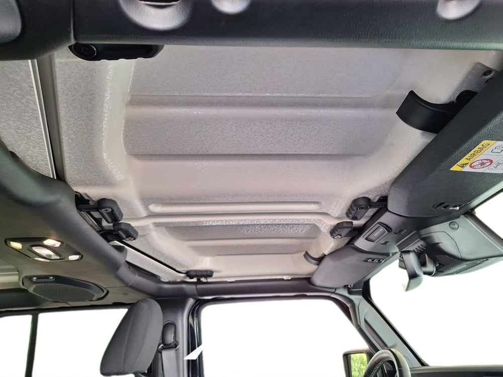 Jeep Wrangler Unlimited usata a Bari (10)