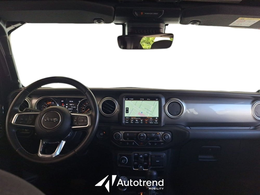 Jeep Wrangler Unlimited usata a Bari (11)
