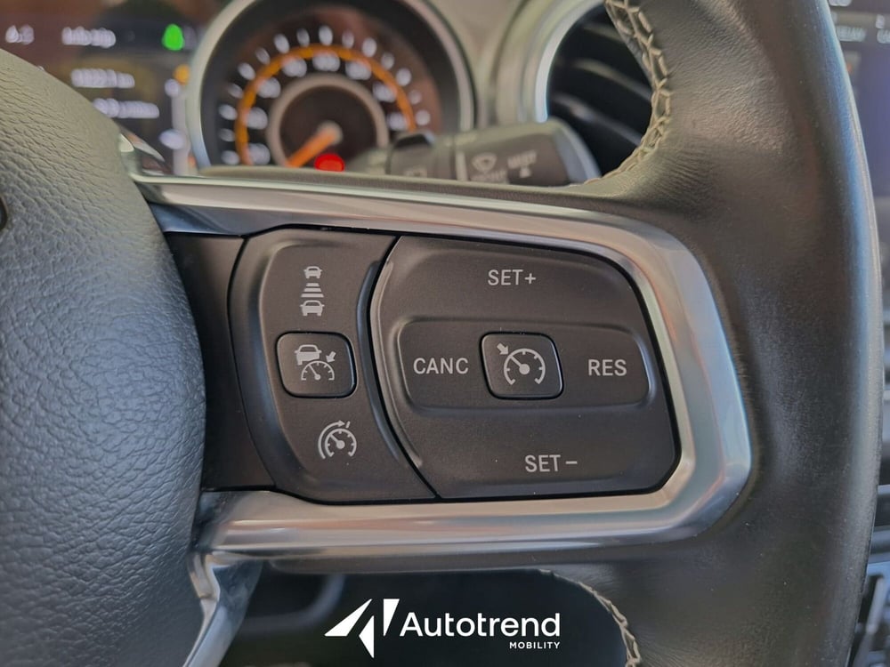 Jeep Wrangler Unlimited usata a Bari (14)