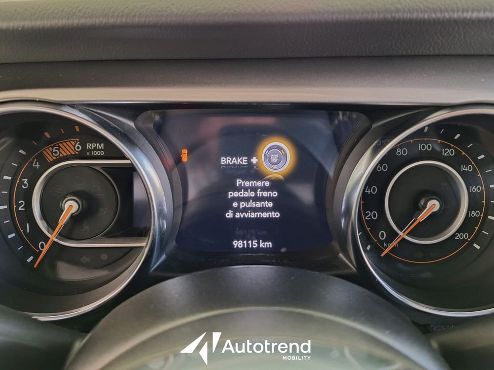 Jeep Wrangler Unlimited usata a Bari (15)