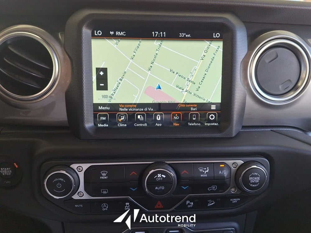 Jeep Wrangler Unlimited usata a Bari (16)