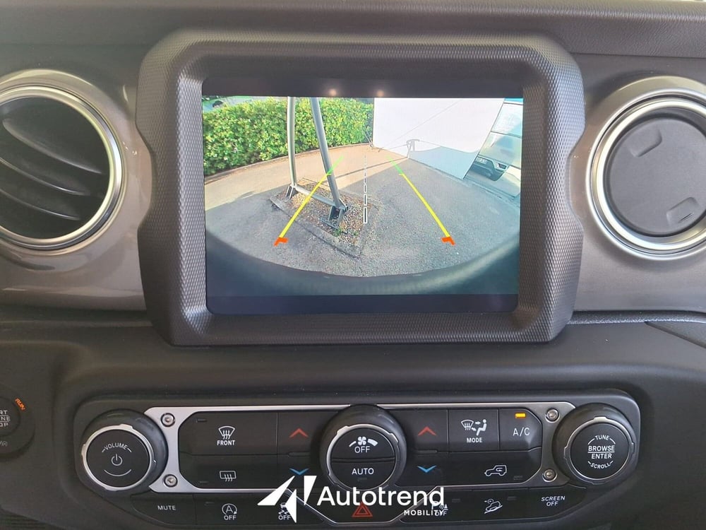 Jeep Wrangler Unlimited usata a Bari (17)