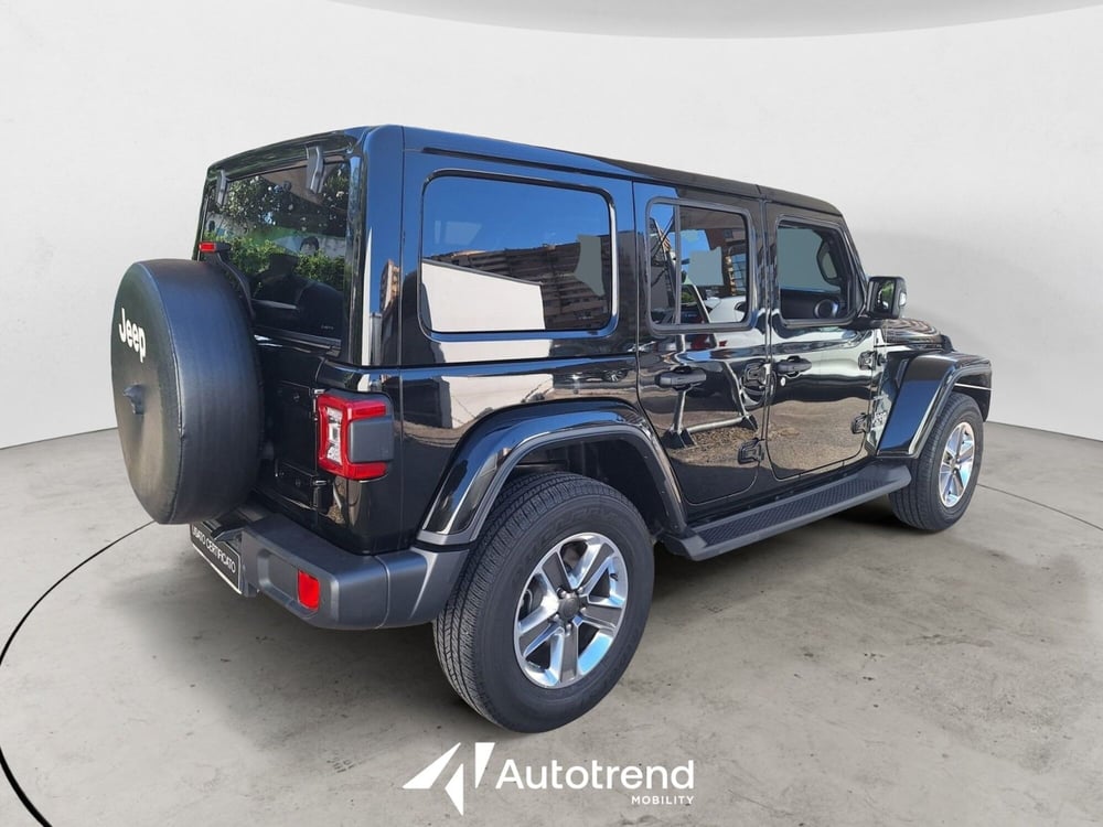 Jeep Wrangler Unlimited usata a Bari (5)