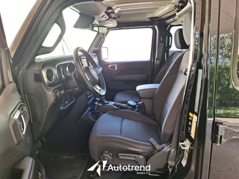 Jeep Wrangler Unlimited usata a Bari (8)