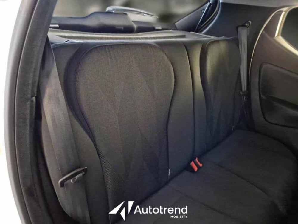 Lancia Ypsilon usata a Bari (9)