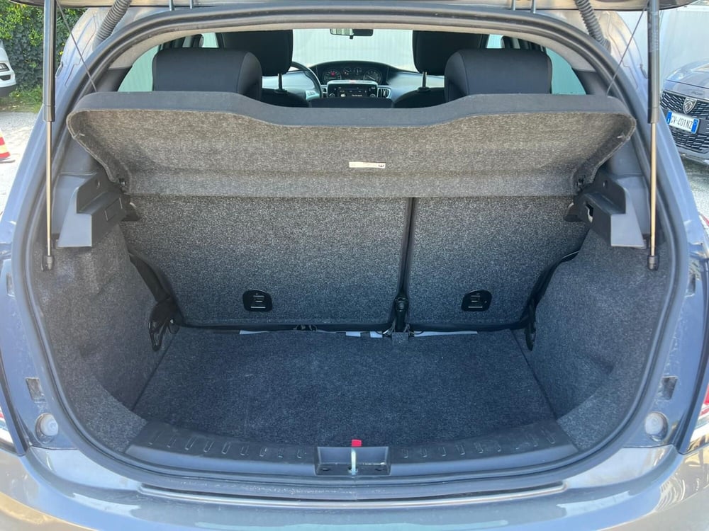 Lancia Ypsilon usata a Milano (10)