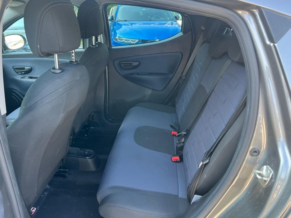 Lancia Ypsilon usata a Milano (13)