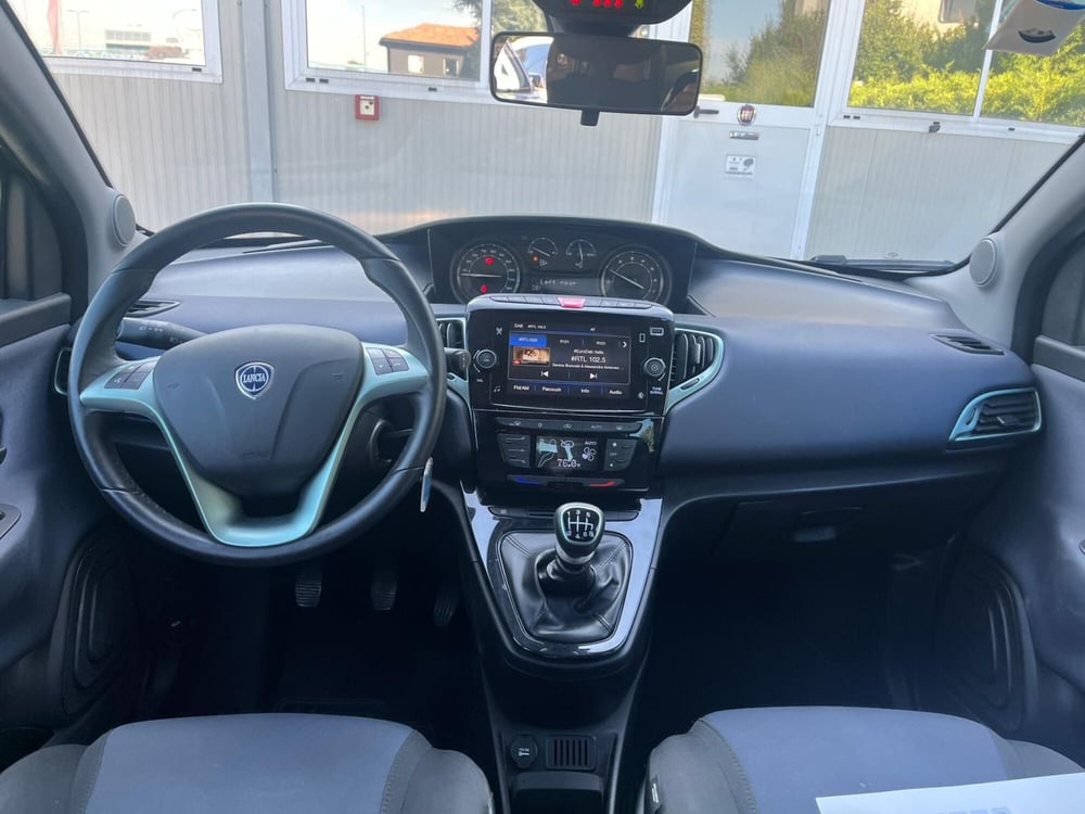 Lancia Ypsilon usata a Milano (15)
