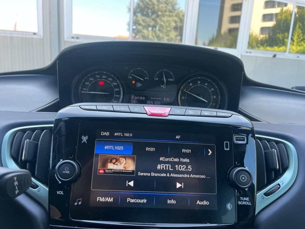 Lancia Ypsilon usata a Milano (16)