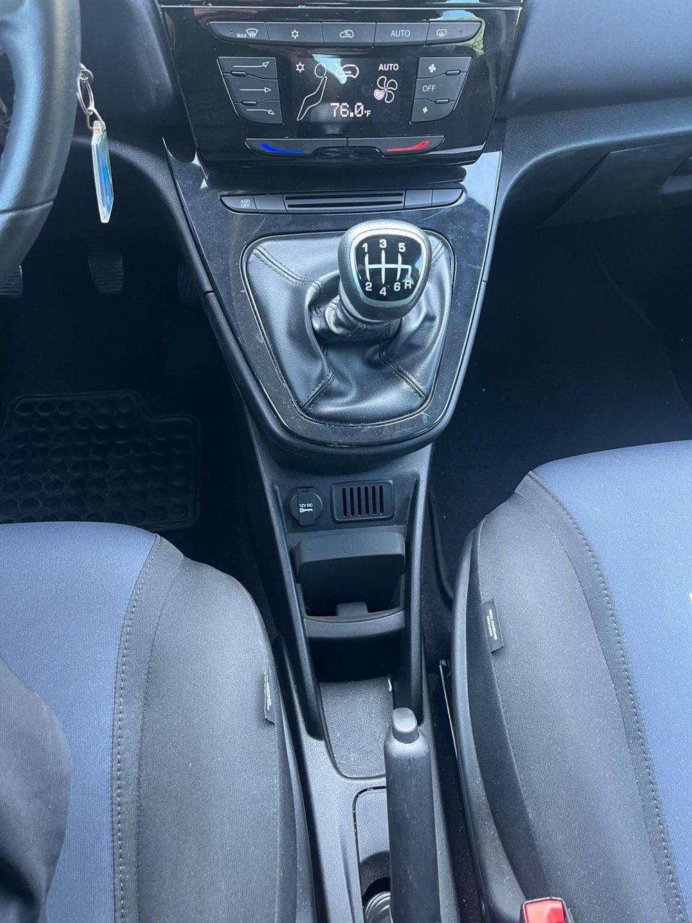 Lancia Ypsilon usata a Milano (17)