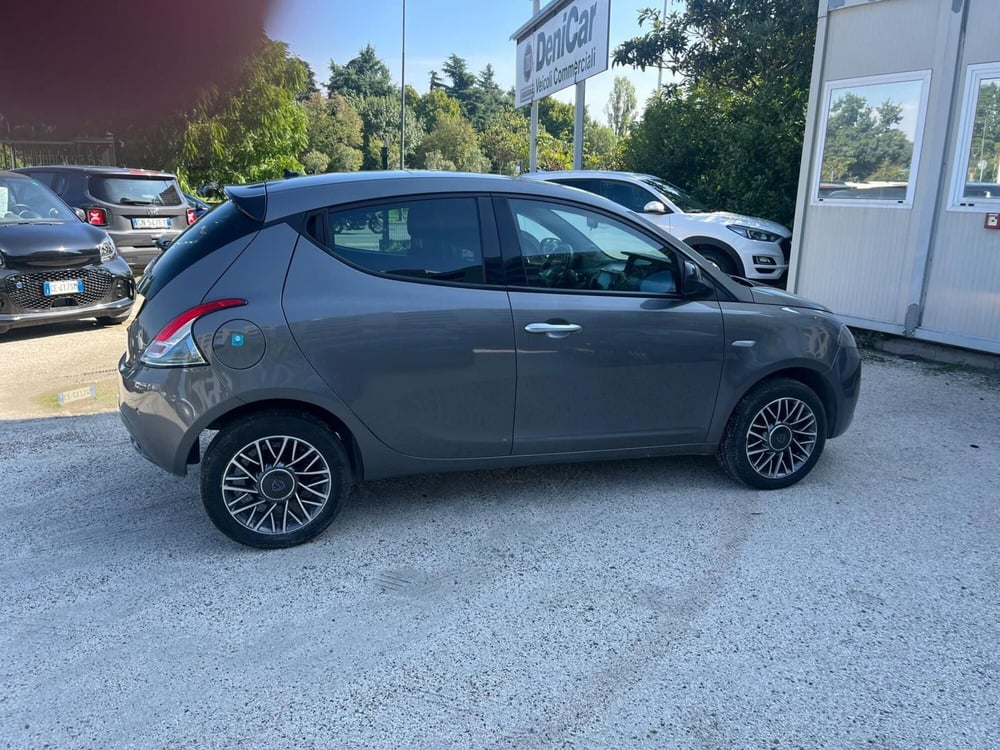 Lancia Ypsilon usata a Milano (5)