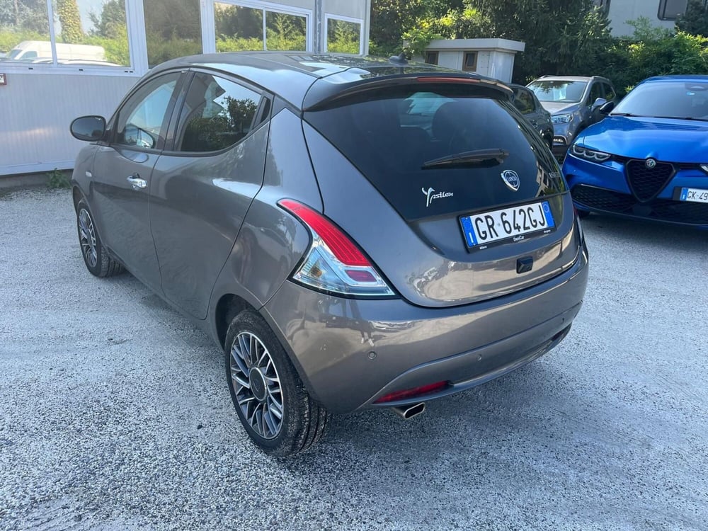 Lancia Ypsilon usata a Milano (6)