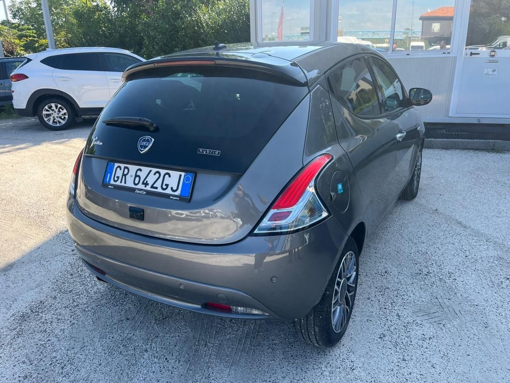 Lancia Ypsilon usata a Milano (7)