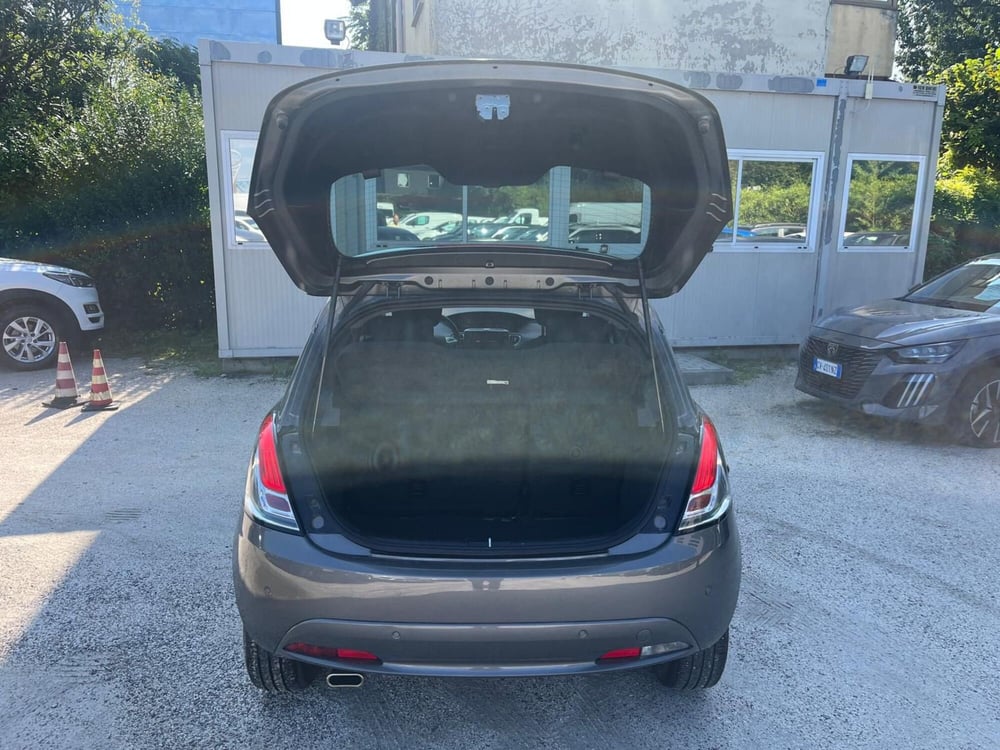 Lancia Ypsilon usata a Milano (9)