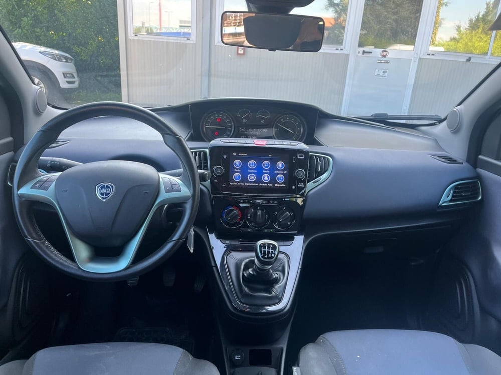 Lancia Ypsilon usata a Milano (13)