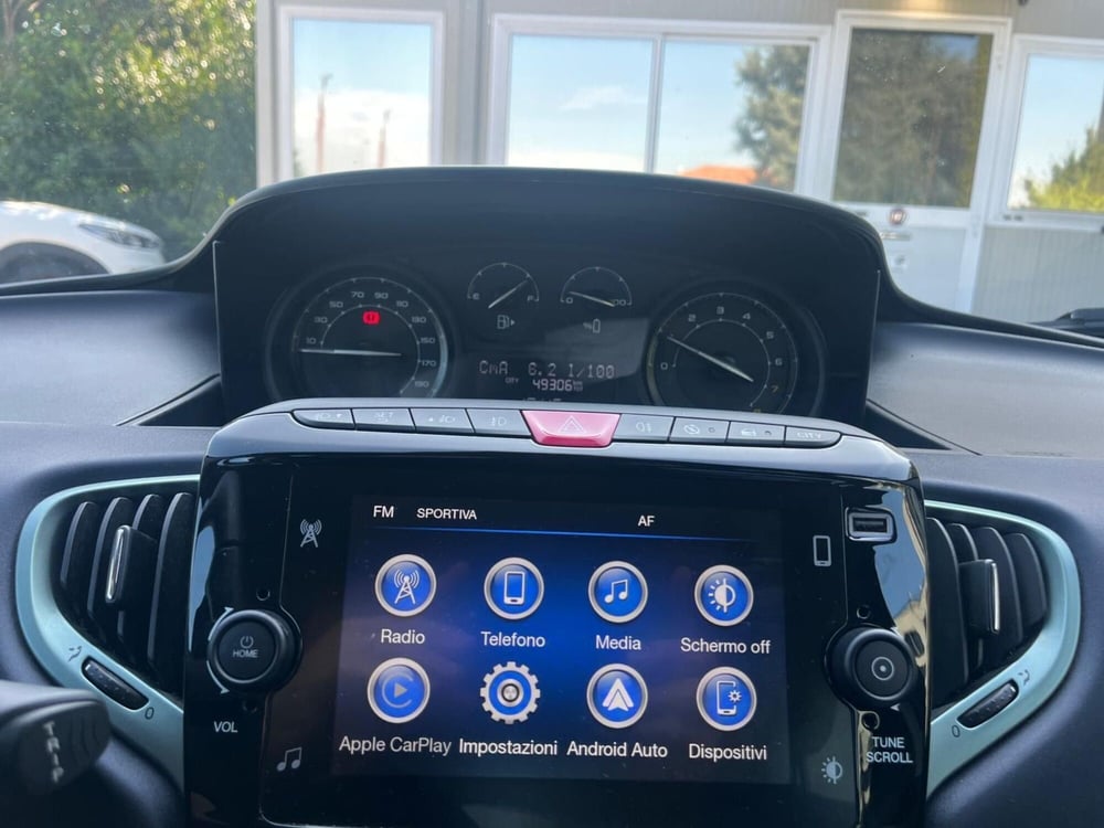 Lancia Ypsilon usata a Milano (14)