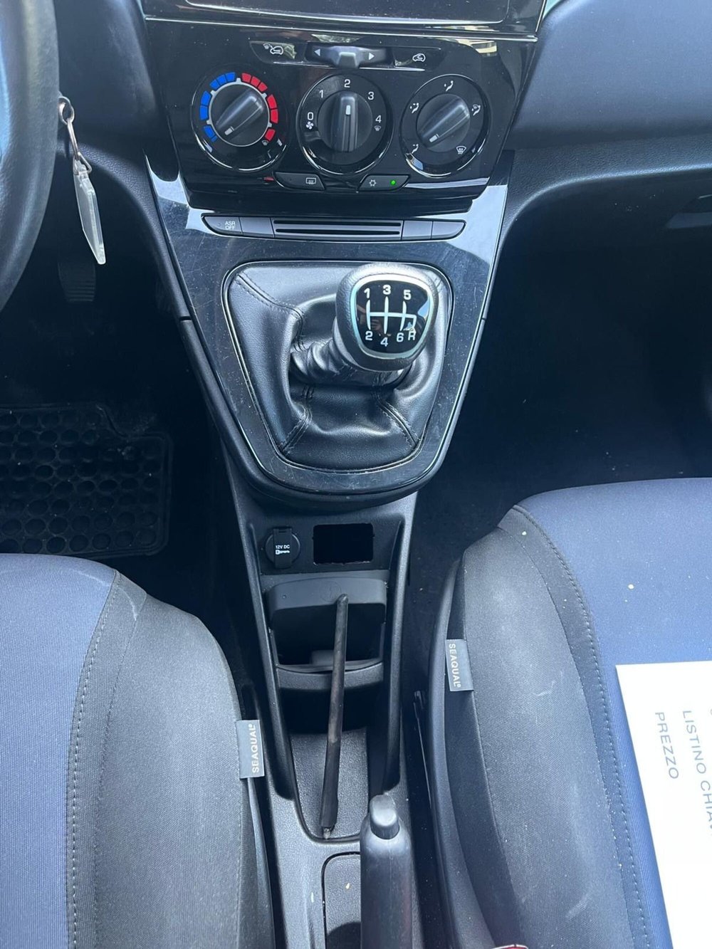 Lancia Ypsilon usata a Milano (15)