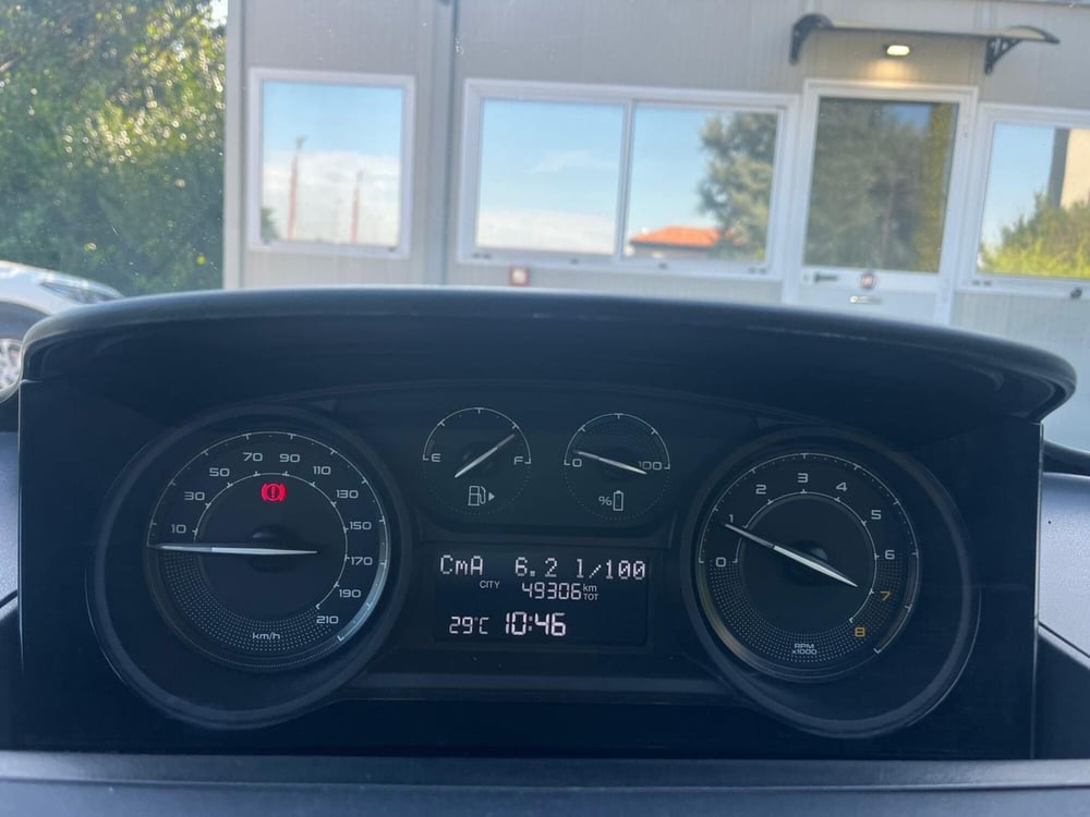 Lancia Ypsilon usata a Milano (17)