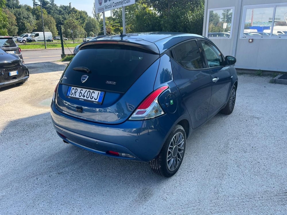 Lancia Ypsilon usata a Milano (7)