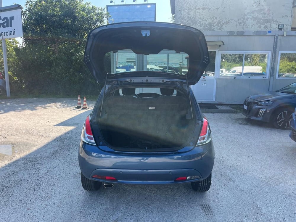 Lancia Ypsilon usata a Milano (9)