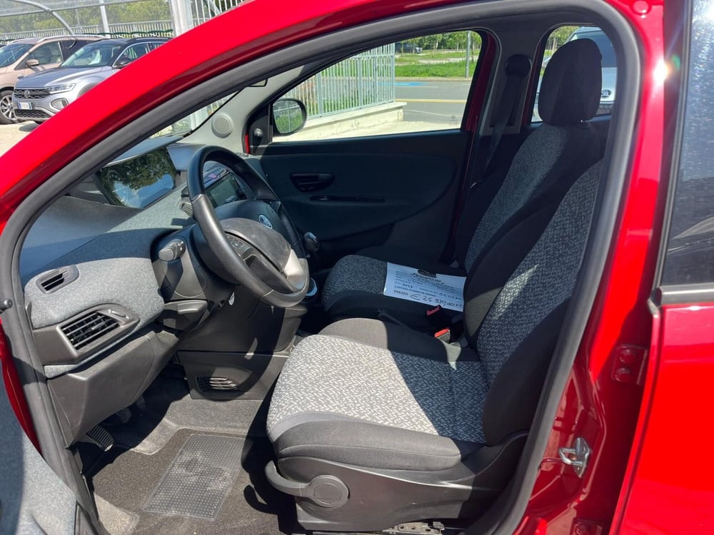 Lancia Ypsilon usata a Milano (11)