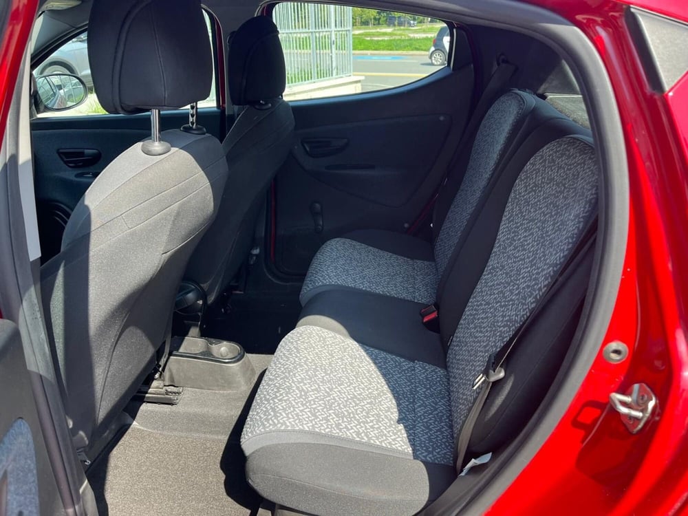 Lancia Ypsilon usata a Milano (13)