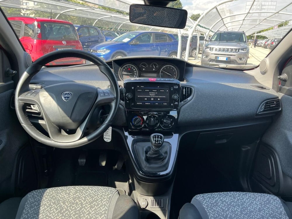 Lancia Ypsilon usata a Milano (15)