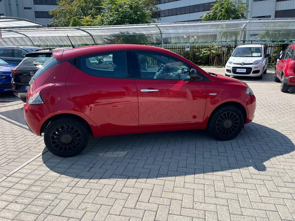 Lancia Ypsilon usata a Milano (5)