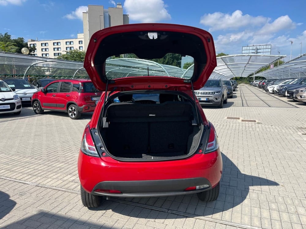 Lancia Ypsilon usata a Milano (9)