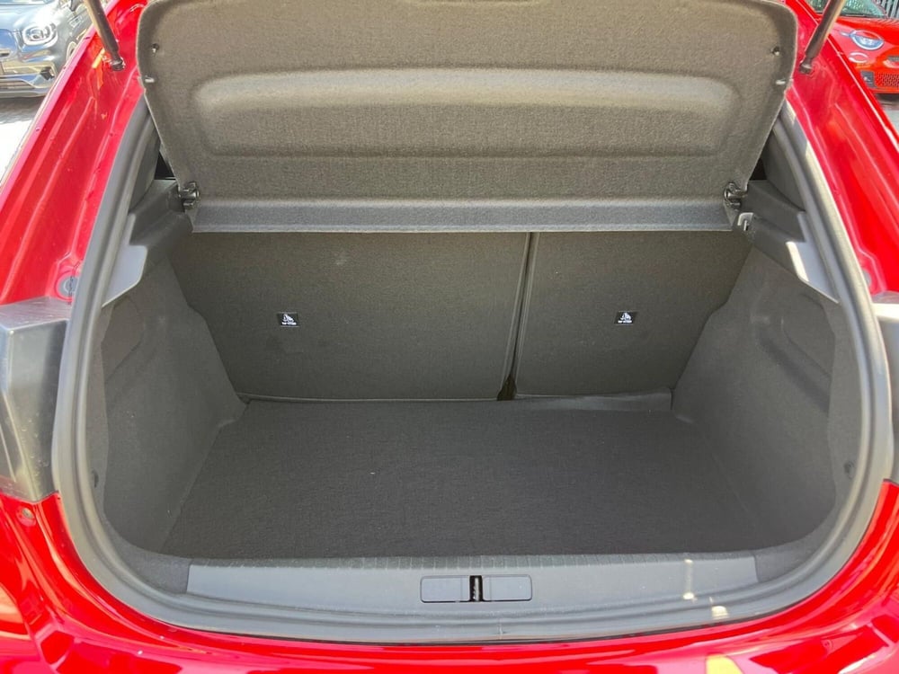 Peugeot 208 nuova a Milano (10)