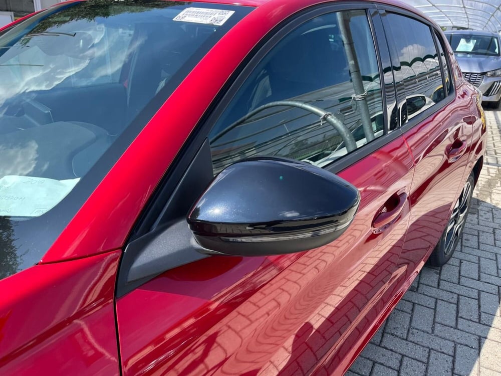 Peugeot 208 nuova a Milano (12)
