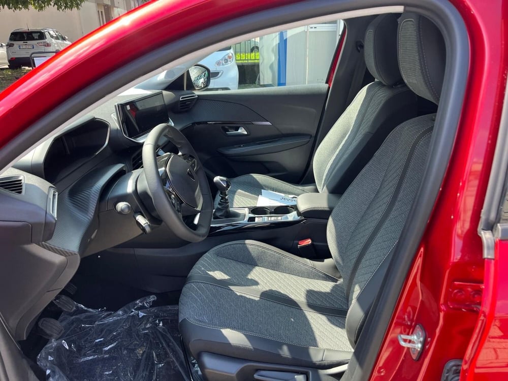 Peugeot 208 nuova a Milano (13)